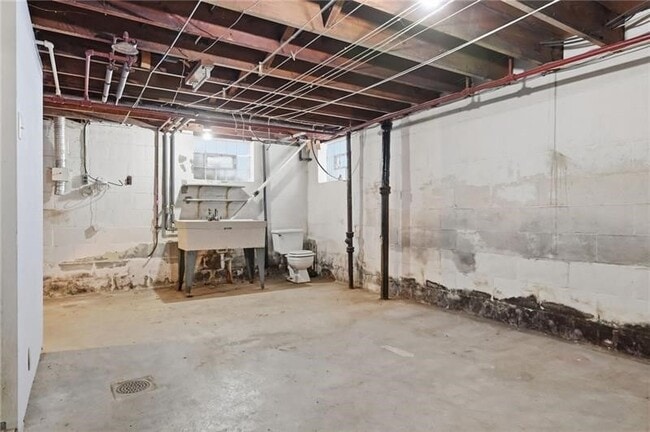 Building Photo - 3841 Lawnview Ave