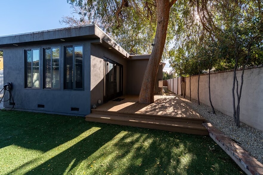 Building Photo - 15745 Leadwell St