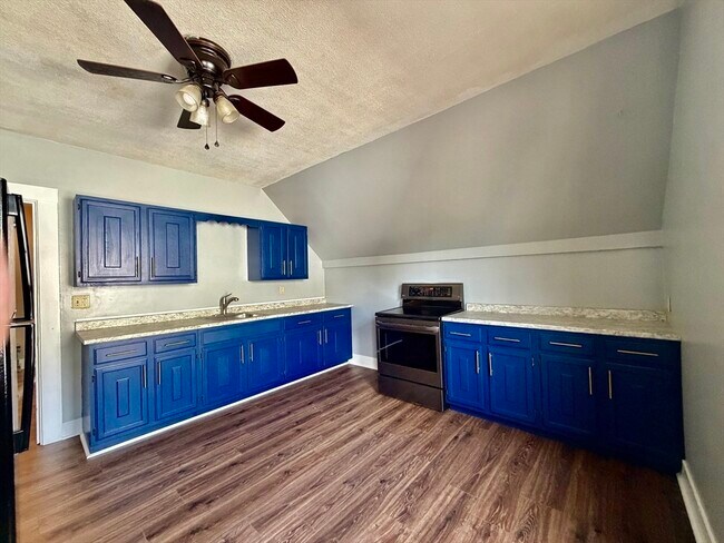 Building Photo - 86 Maplewood Ave