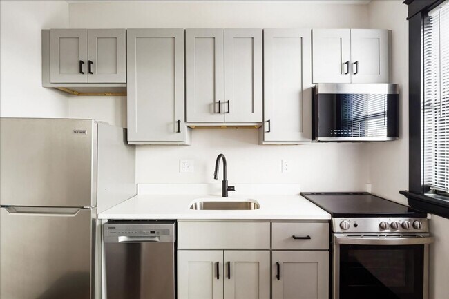 Building Photo - Polly Want an Apartment