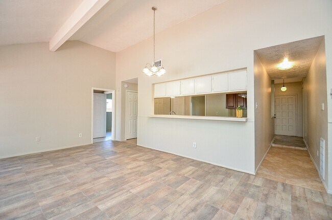 Building Photo - 522 Whippoorwill Dr