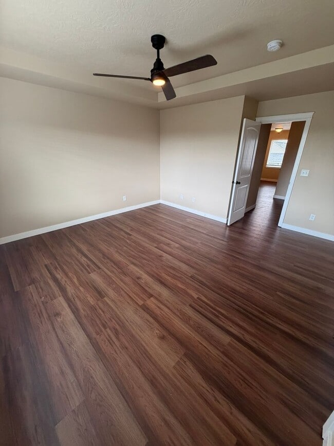 Building Photo - Must See 4 Bedroom! ** MOVE IN SPECIAL**