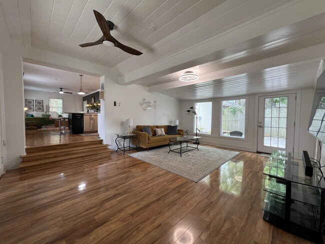 Building Photo - 817 Cypress Dr