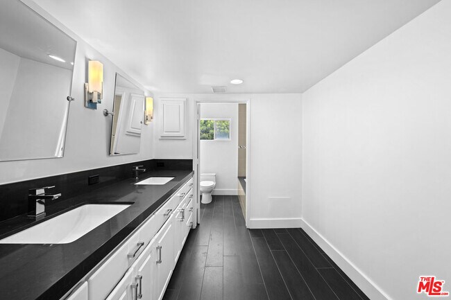 Building Photo - 17088 Palisades Cir