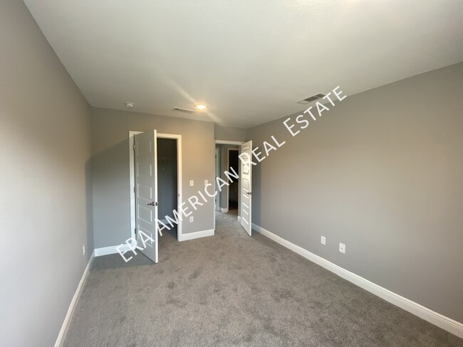 Building Photo - 1003 Skylark Rd