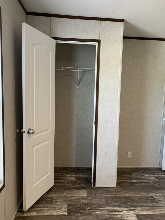 Building Photo - 325 Belew St