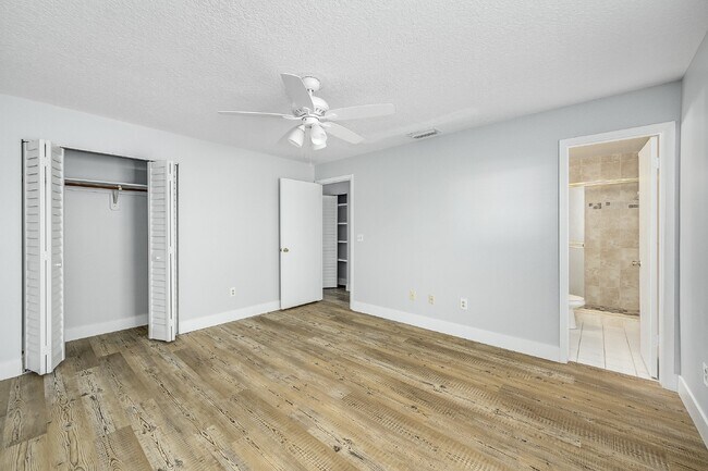 Building Photo - Centrally located 3 bedroom, 2 bathroom single family home