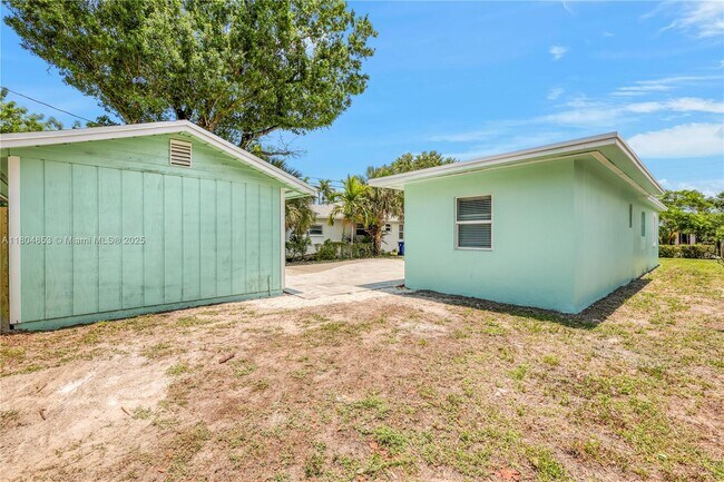 Building Photo - 809 SW 17th St