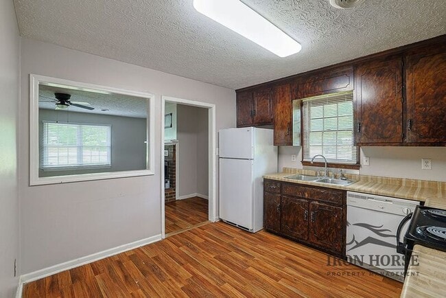 Building Photo - 229 N Burson Ave