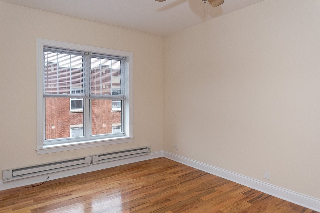 Building Photo - 905 W Cornelia Ave