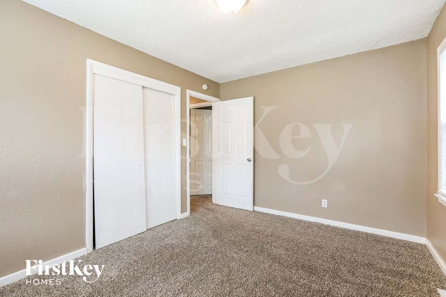 Building Photo - 9313 Fairwood Dr