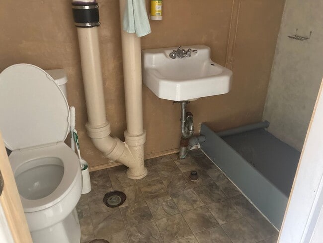 Building Photo - Lease Details for 2025 Start Date ONLY - N...