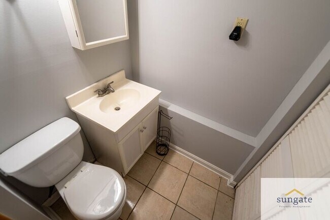 Building Photo - 427 S Durham St