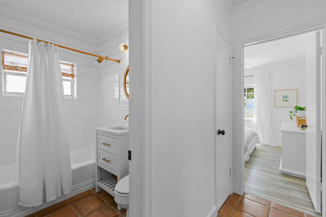 Building Photo - 815 N Ocean Breeze