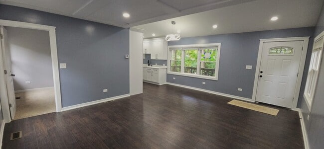 Building Photo - 15407 Kenton Ave