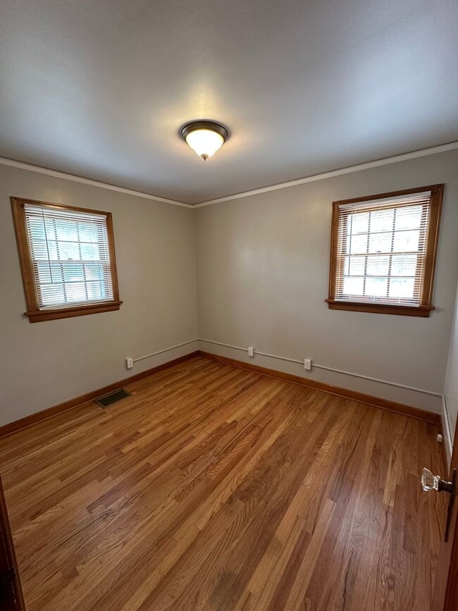Building Photo - 2 BEDROOMS PLUS BONUS ROOM, 2 BATHROOM, SINGLE FAMILY HOME