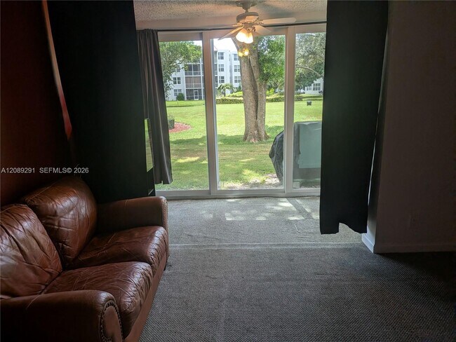 Building Photo - 9471 Evergreen Pl