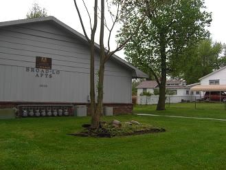 Building Photo - Broad-Lo Apts