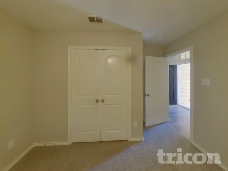 Building Photo - 2565 Hadley St