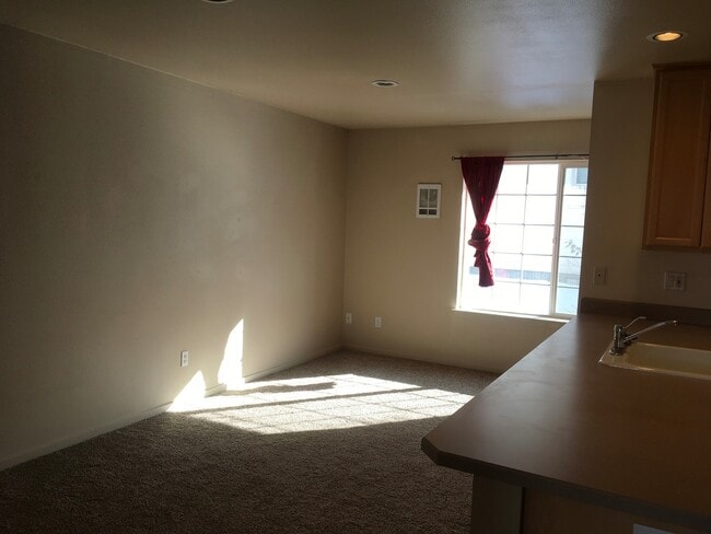 Building Photo - q418