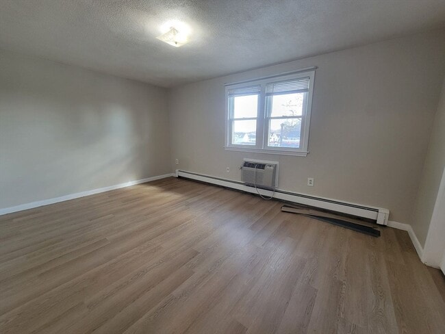 Building Photo - 83 Pleasant St