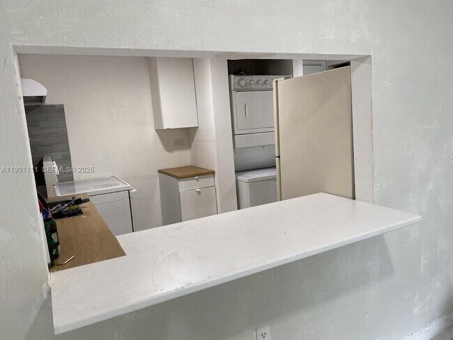 Building Photo - 10000 NW 80th Ct