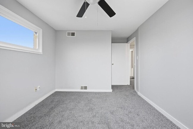 Building Photo - 7911 Bank St