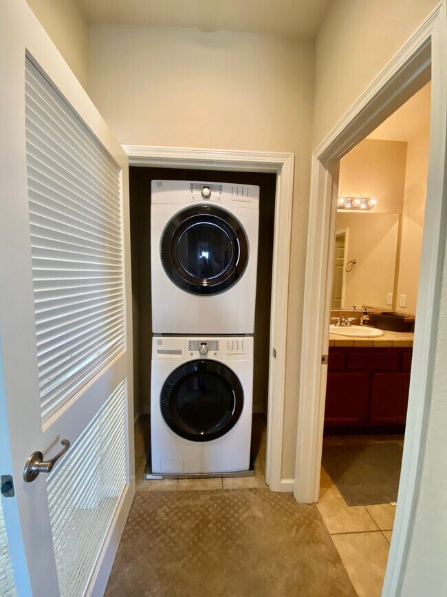 Building Photo - 329 Messina Terrace