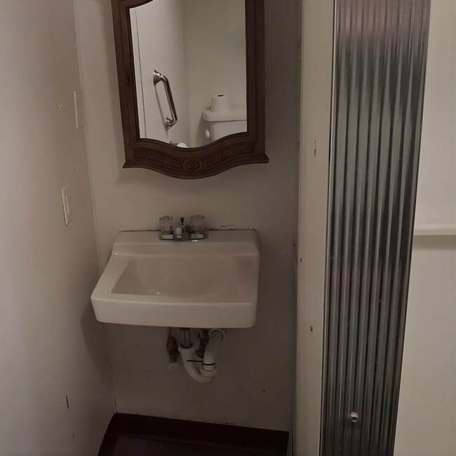 Building Photo - 802 Main St