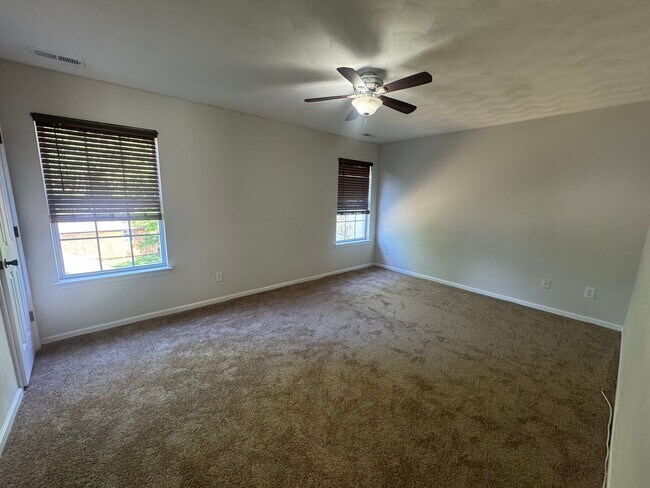 Building Photo - Beautifully Spacious Chesapeake Home