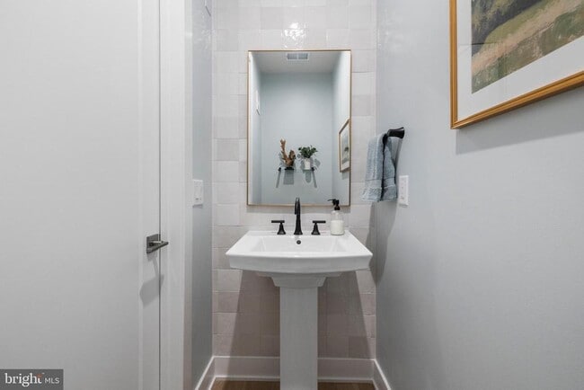 Building Photo - 43442 Croson Ln