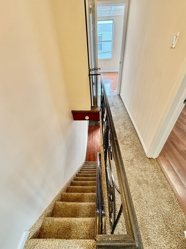 Building Photo - Spacious 3 BR / 1 BA HOUSE in Great South Philly location w/ Hardwood Flooring-Nice Kitchen-Washe...