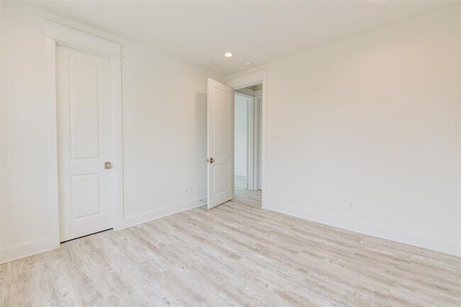 Building Photo - 2527 Judiway St