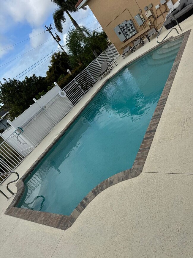 Building Photo - 4520