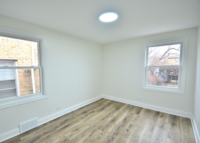 Building Photo - 6311 N Lawndale Ave