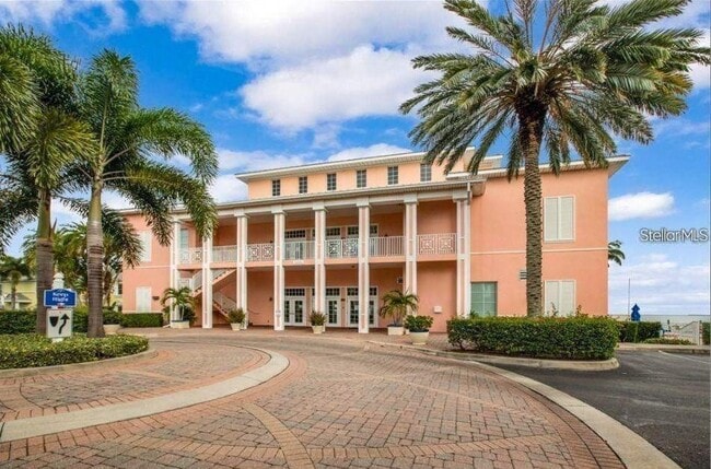 Building Photo - 3873 Pompano Dr SE