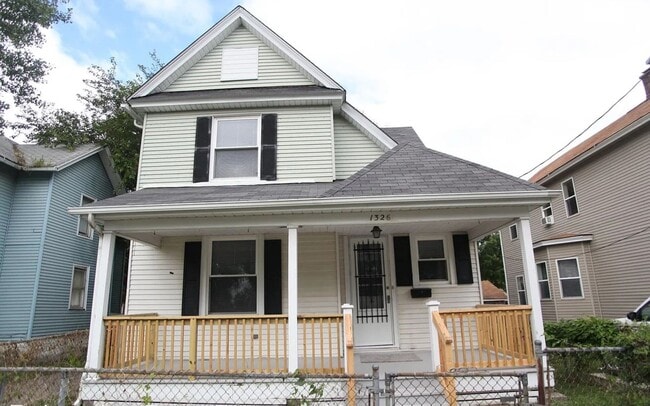 Building Photo - Large house