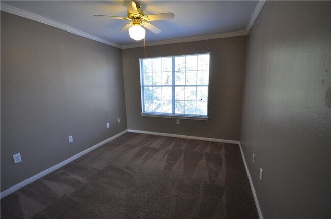 Building Photo - 501 W 26th St