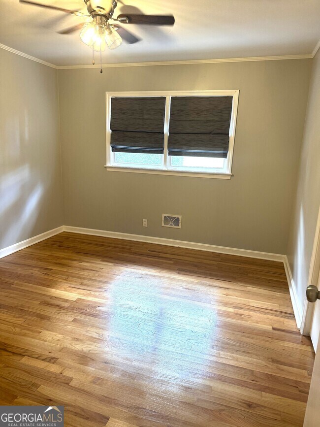 Building Photo - 819 Ellenwood Cir