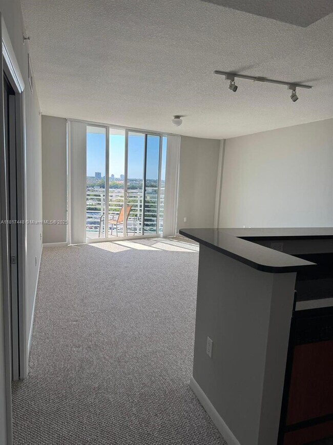 Building Photo - 1551 N Flagler Dr