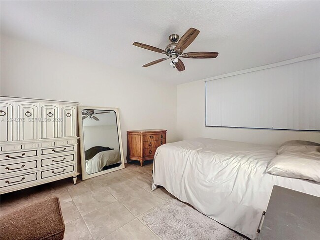 Building Photo - 4545 Luxemburg Ct