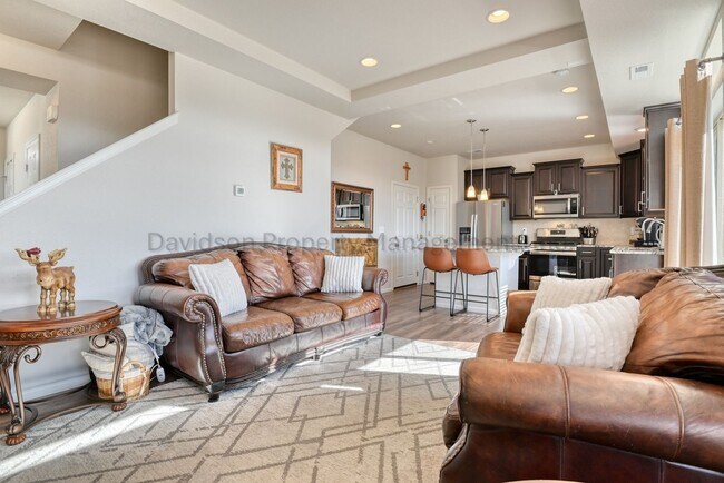 Building Photo - 7050 Silvergrass Dr