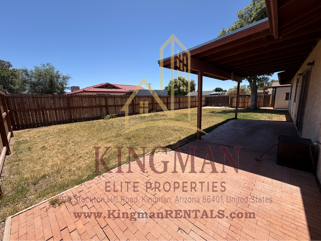 Building Photo - 3 Bedroom / 2 Bath Home with Courtyard Entry, Fireplace & Spacious Backyard