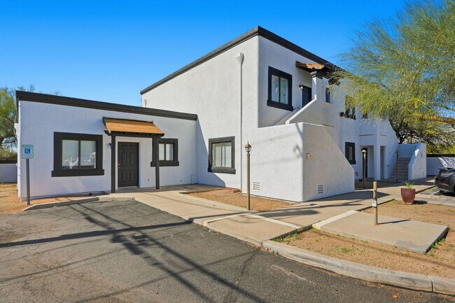Building Photo - 317 N Vine Ave