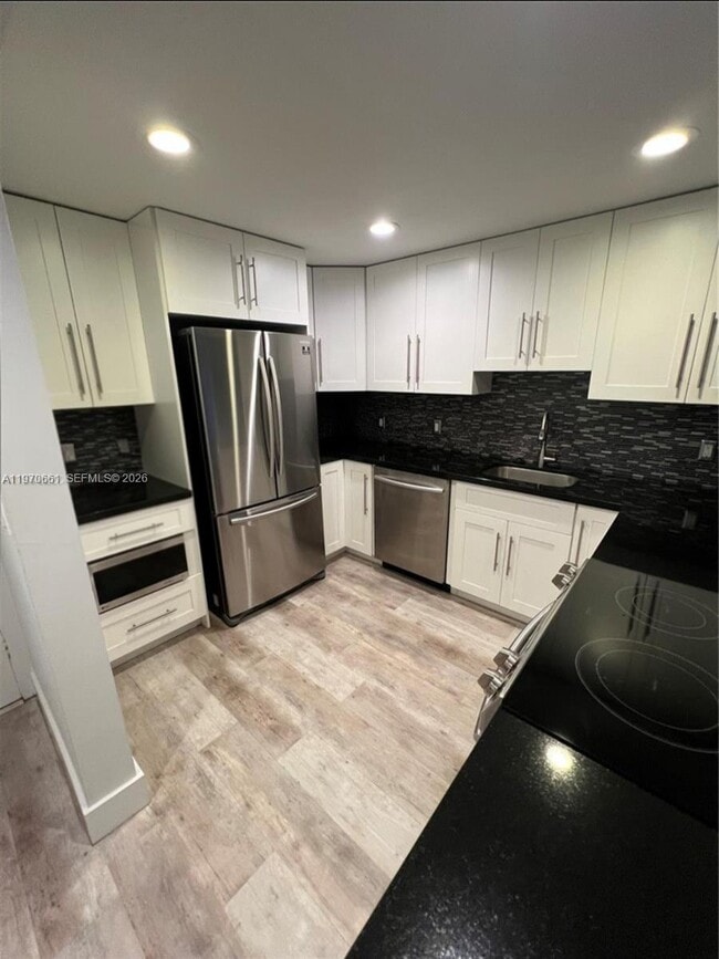 Building Photo - 10425 SW 112th Ave