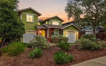 Building Photo - Charming 3 bed/2.5 Bath Home with Office