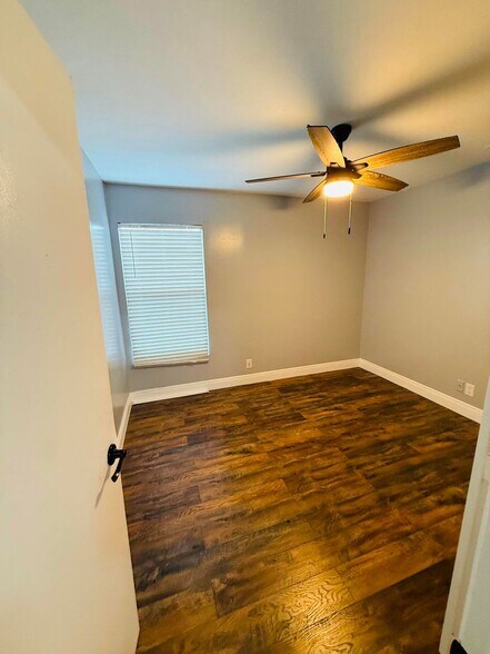 Building Photo - 12134 Regal Ct E