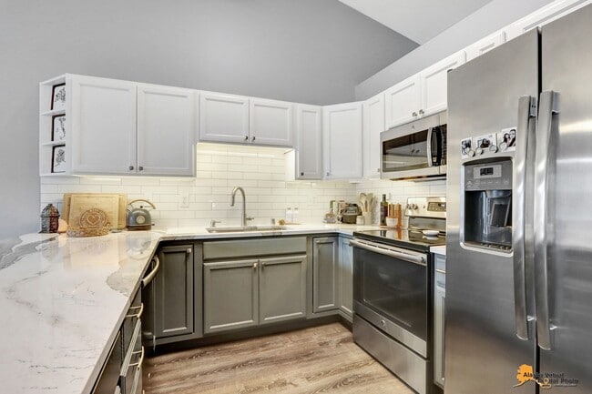 Building Photo - Stunning 3 Bedroom Home in East Anchorage with Garage