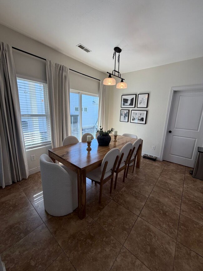 Building Photo - 4481 Iron Mountain Dr