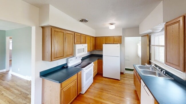 Building Photo - 372 Highland Dr